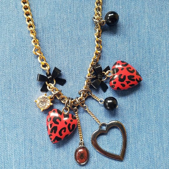 ❤️🕷️🖤Betsey Johnson Red & Black Heart Charm Spider Necklace - GPC🖤🕷️❤️ - Picture 5 of 9